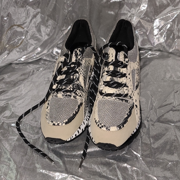 Steve Madden Clift Sneaker - Picture 3 of 6